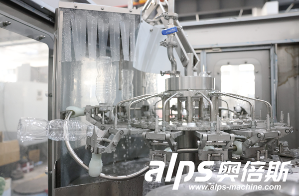 Water Filling Line – Bottle Rinsing & Pre-Treatment Stage