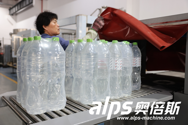 Water Production Line Output – Filled & Capped Bottles Ready for Packaging
